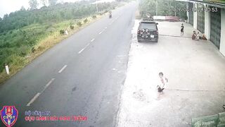 Tragic Accident: Child’s Football Causes Motorcyclist to Lose Control and Die