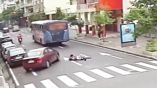 Final Scroll: Man Dies After Bus Crushes Him While Checking Phone