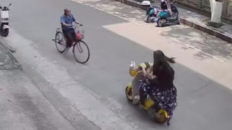 Old Man Dies After Falling From Bicycle On The Road Head First
