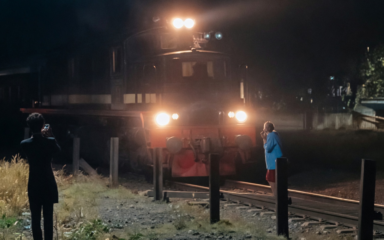 40-Year-Old Woman Fatally Struck by Train at Wonokromo Crossing, Surabaya