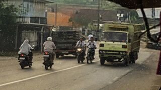 Foolish Biker Loses Control and Dies Under Truck Wheels