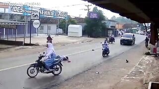 Foolish Biker Loses Control and Dies Under Truck Wheels