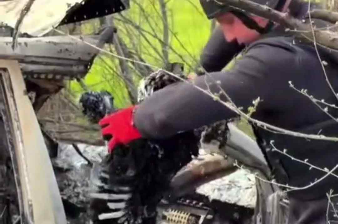 Ukrat recovering their friend's spine.