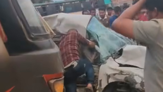 Two Killed After Bus Crashed Into A Car At The Intersection In Bangladesh