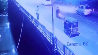CCTV Horror in Srinagar: Young Man Leaps from Budshah Bridge into Jhelum River