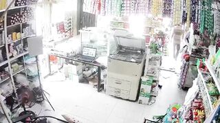 Naked Mentally Ill Man Bursts Into Store and Brutally Attacks Female Employee