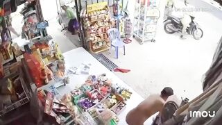 Naked Mentally Ill Man Bursts Into Store and Brutally Attacks Female Employee