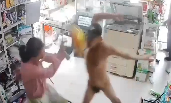 Naked Mentally Ill Man Bursts Into Store and Brutally Attacks Female Employee