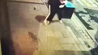 Fight in front of a bar in the center of Vladivostok