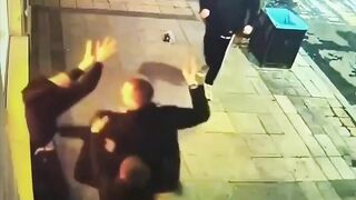 Fight in front of a bar in the center of Vladivostok