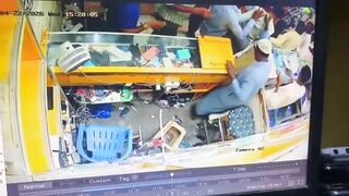 Customer Stabs Phone Repair Technician in the Face With a Screwdriver