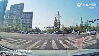 Scooter Delivery Man Seriously Hurt After SUV Collision at Busy Intersection