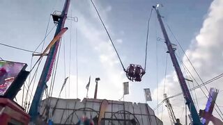 Four Injured After Cable Snaps on Giant "Steel Max" Slingshot Ride at Seville Fair