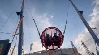 Four Injured After Cable Snaps on Giant "Steel Max" Slingshot Ride at Seville Fair