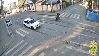 One Died After Speeding Bike Crushed Into Car