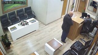 Man Attacks Mayor’s Secretary with Meat Cleaver Inside Turkish Municipality