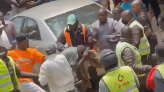 Phone Snatcher Attacked By Mob As Cop Tries To Shield Him