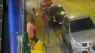 Minutes After Heated Argument, Gunman Kills Two Outside Bar