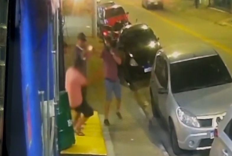 Minutes After Heated Argument, Gunman Kills Two Outside Bar