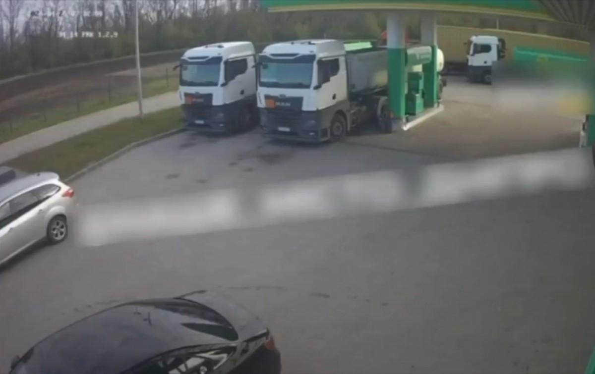 Ukrainian gas station catches Russian missile.
