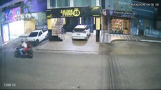 Young Woman Stabbed to Death by Group of Women Outside Nightclub (New Footage)