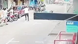 Off-Duty Cop Shoots and Kills Assassin Moments After He Opens Fire on His Victim