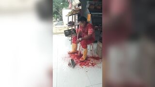 Sicario Follows Victim Into Butcher Shop... What Happens Next is Shocking