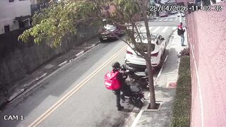 Delivery Disguised Robber Shoots Off-Duty Cop at Point-Blank Range
