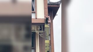 Naked Man Falls To His Death While Leaving An Apartment