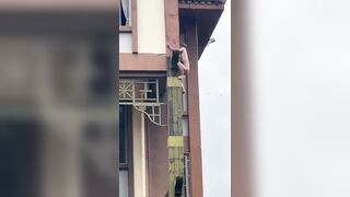 Naked Man Falls To His Death While Leaving An Apartment