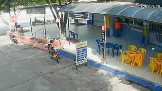 Man On Phone Shot In Chest, Killed During Robbery In Colombia