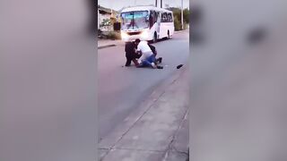 Presumed Thief Beaten to Death by Angry Citizens in Guayaquil Neighborhood