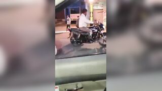 Man Gets Brutally Clubbed To Death On The Busy Street