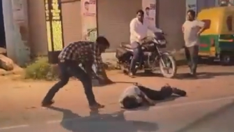 Man Gets Brutally Clubbed To Death On The Busy Street