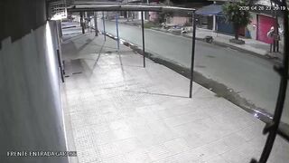 Off-Duty Police Officer Kills Woman with 10 Shots During Attempted Robbery