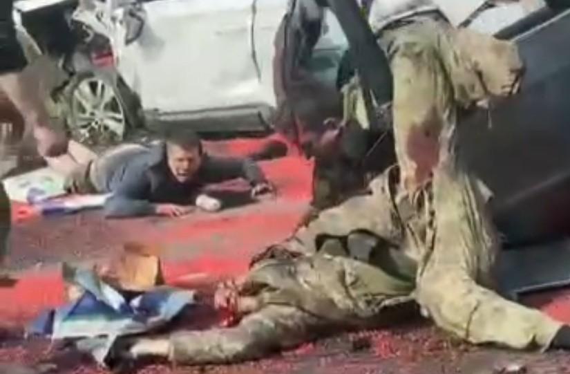 3 Mobilizers killed after chase.
