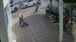 Bleeding Victim Stabbed to Death on Hospital Doorstep by Pursuing Killer