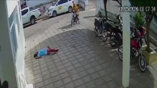 Bleeding Victim Stabbed to Death on Hospital Doorstep by Pursuing Killer
