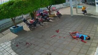 Bleeding Victim Stabbed to Death on Hospital Doorstep by Pursuing Killer(Good Angle)