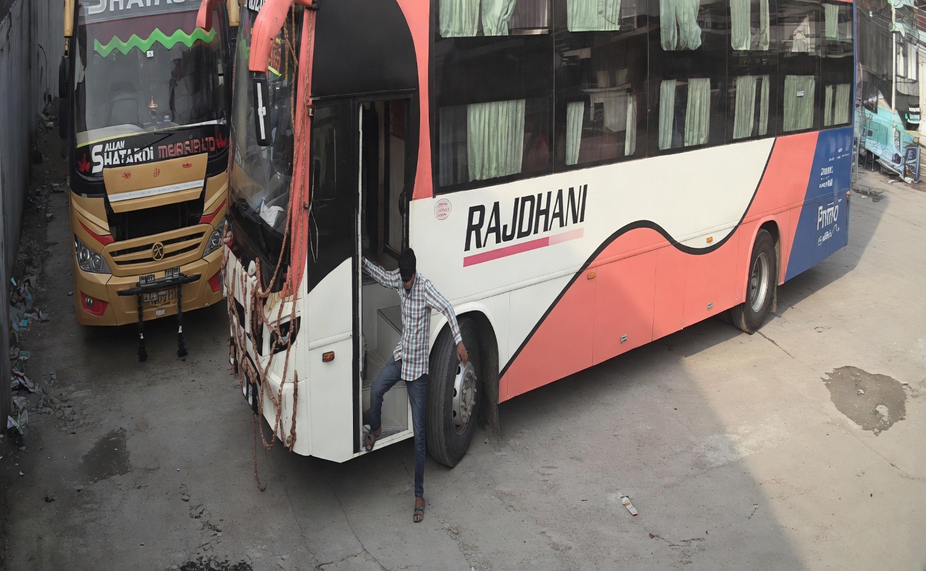 Idiot Jumps Off Moving Bus, Leg Pulverized Under Wheel in Gruesome Scene