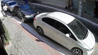 Off-Duty Cop Shoots Knife-Wielding Vagrant Who Attacked Him