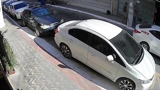 Off-Duty Cop Shoots Knife-Wielding Vagrant Who Attacked Him