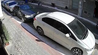 Off-Duty Cop Shoots Knife-Wielding Vagrant Who Attacked Him