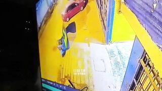 Shopping Center Worker Executed with Two Shots to the Head While Talking on Phone