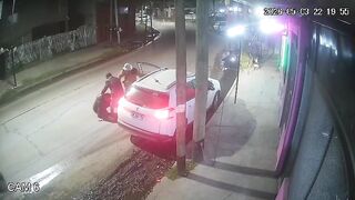 Argentina: Off Duty Officer Shoots Thieves Who Tried To Steal His SUV