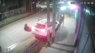 Argentina: Off Duty Officer Shoots Thieves Who Tried To Steal His SUV