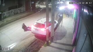 Argentina: Off Duty Officer Shoots Thieves Who Tried To Steal His SUV