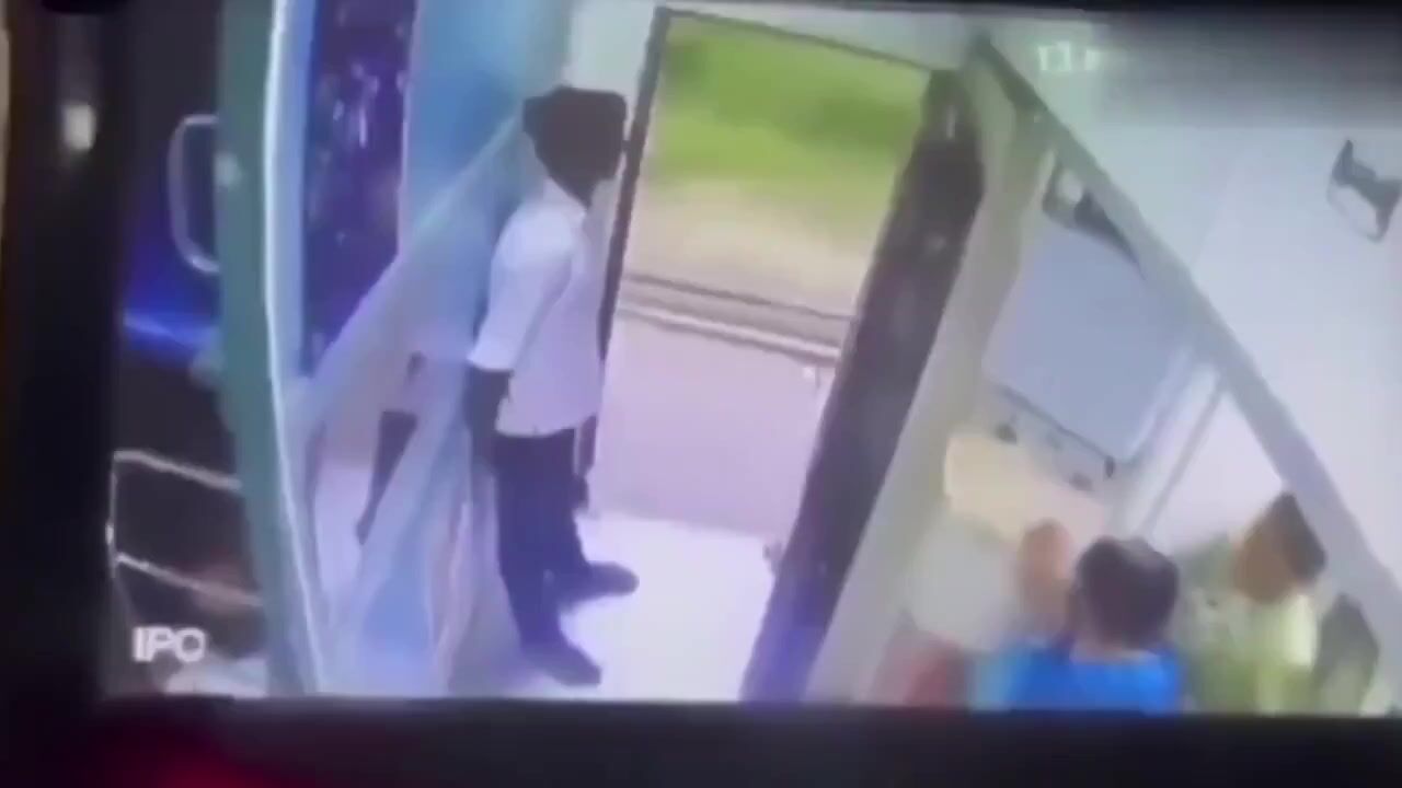 Chivalry Isn’t Dead — It Just Pulls the Chain and Yeets Itself Off a Moving Train