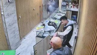 Classic:Syrian Security Forces Arrest Killers of Aleppo Gold Shop Brothers