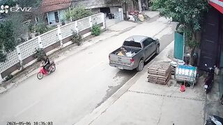Moped Rider Fatally Injured After Falling Under The Truck